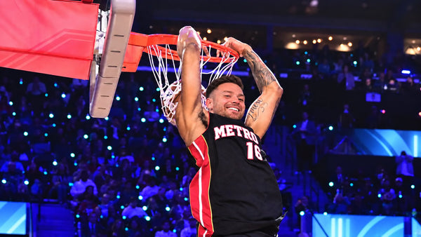 David Metcalf of DimesVault dunking mid-flight in a packed arena &mdash; how does live betting work in basketball